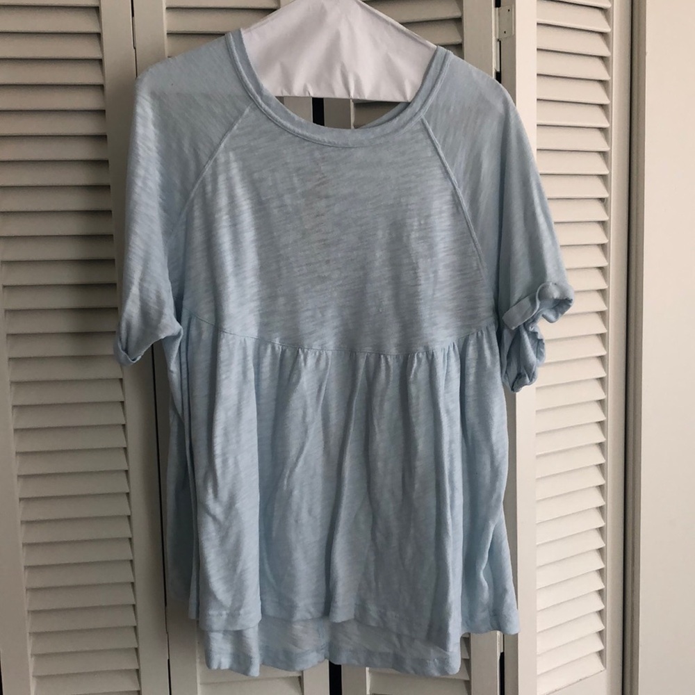 American Eagle baby blue top size XL with cap sleeves and key hole in the back